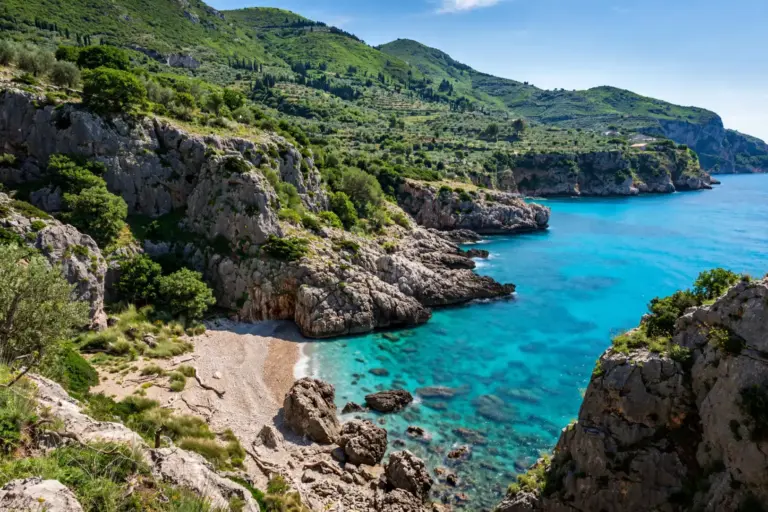 Terreno con vista sulla costa tirrenica